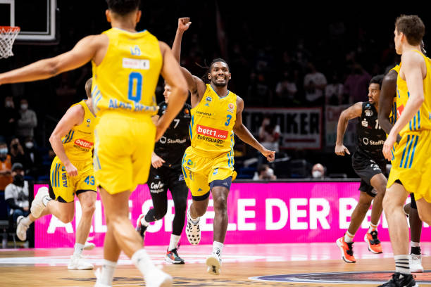 反击都颇具 反击都颇具